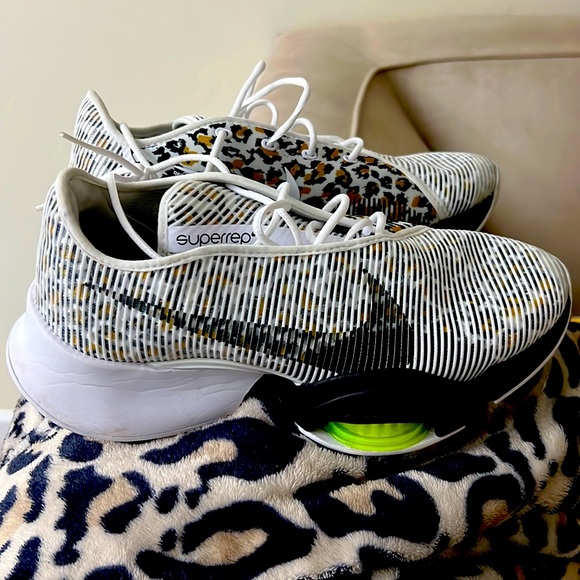 Selling because it’s small for me but it’s like a new used one time - Picture 1 of 8